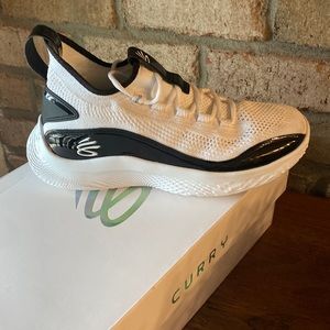 MENS CURRY 8NM- black & white/ size 8.5